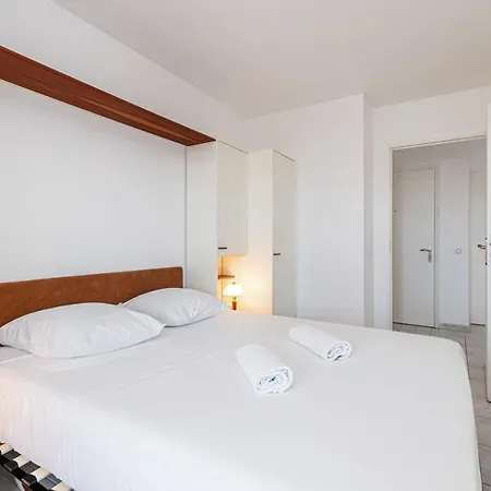 Contemporary In The Heart Of Juan Les Pins Антиб
